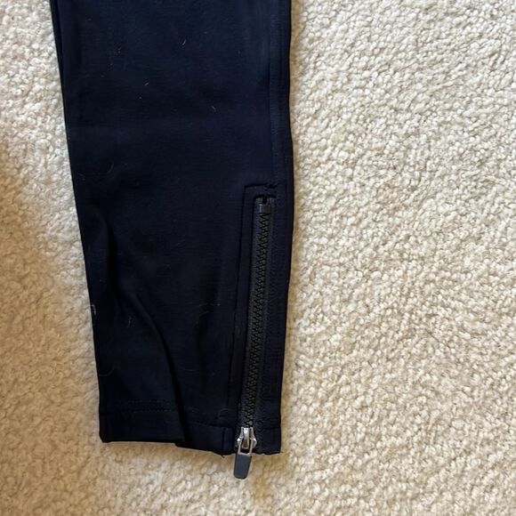 FABLETICS Black Leggings 🖤 - Picture 4 of 5